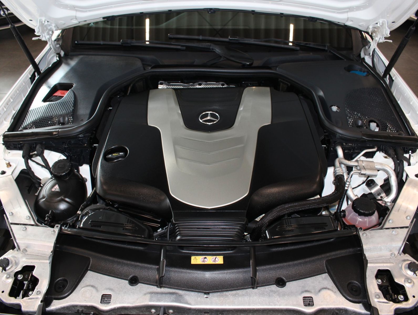 Fahrzeugabbildung Mercedes-Benz E 350 d T Avantgarde 9G* 360 Kamera*LED.2Hand