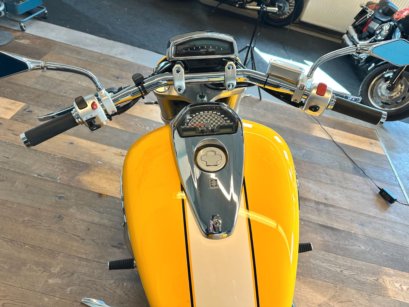 Fahrzeugabbildung Suzuki VZR 1800 - Top zustand, Sonderlack