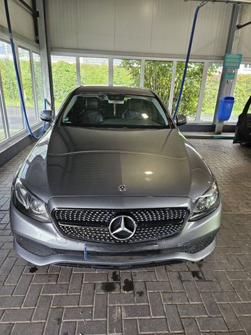 MERCEDES-BENZ Mercedes Benz E200