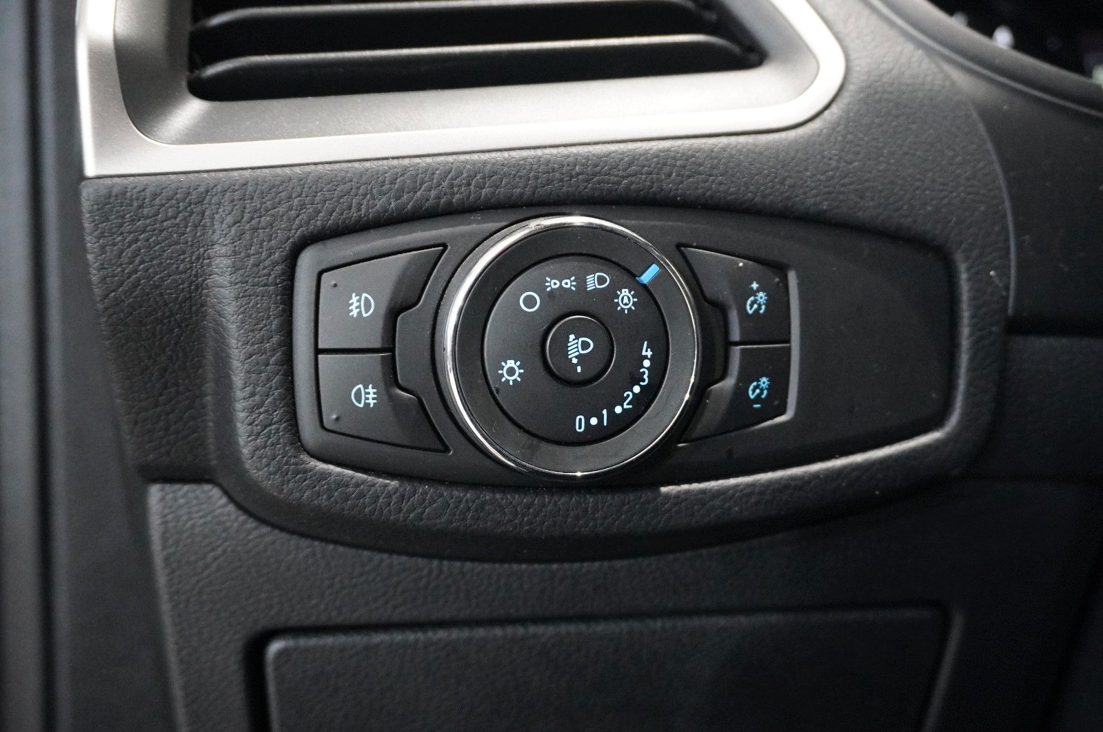 Fahrzeugabbildung Ford S-Max 2.0D BUSINESS 4X4 7-SITZE NAVI/SH/PDC/TEMP