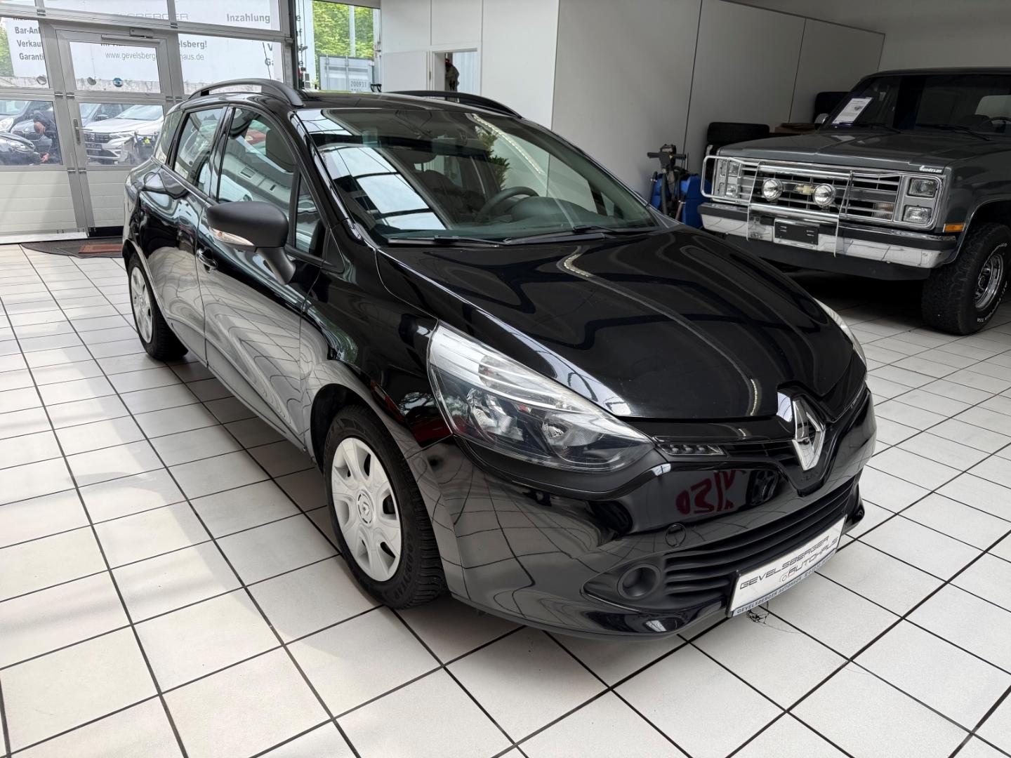 Renault Clio 2015 — салон