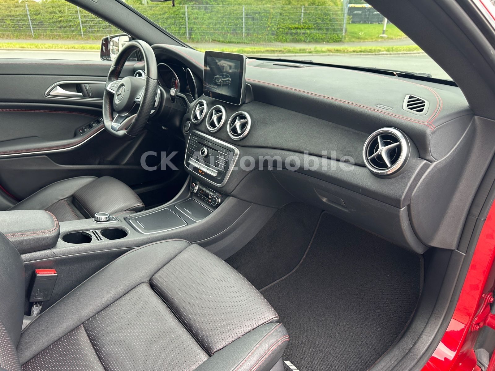 Fahrzeugabbildung Mercedes-Benz CLA 200 Shooting Brake AMG-Line/Night-Paket/LED