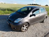 Toyota Yaris 1,33-l-Dual-VVT-i Life Life - Toyota Yaris mit Benzin-Antrieb: Kleinwagen, Klimaautomatik, 1.3