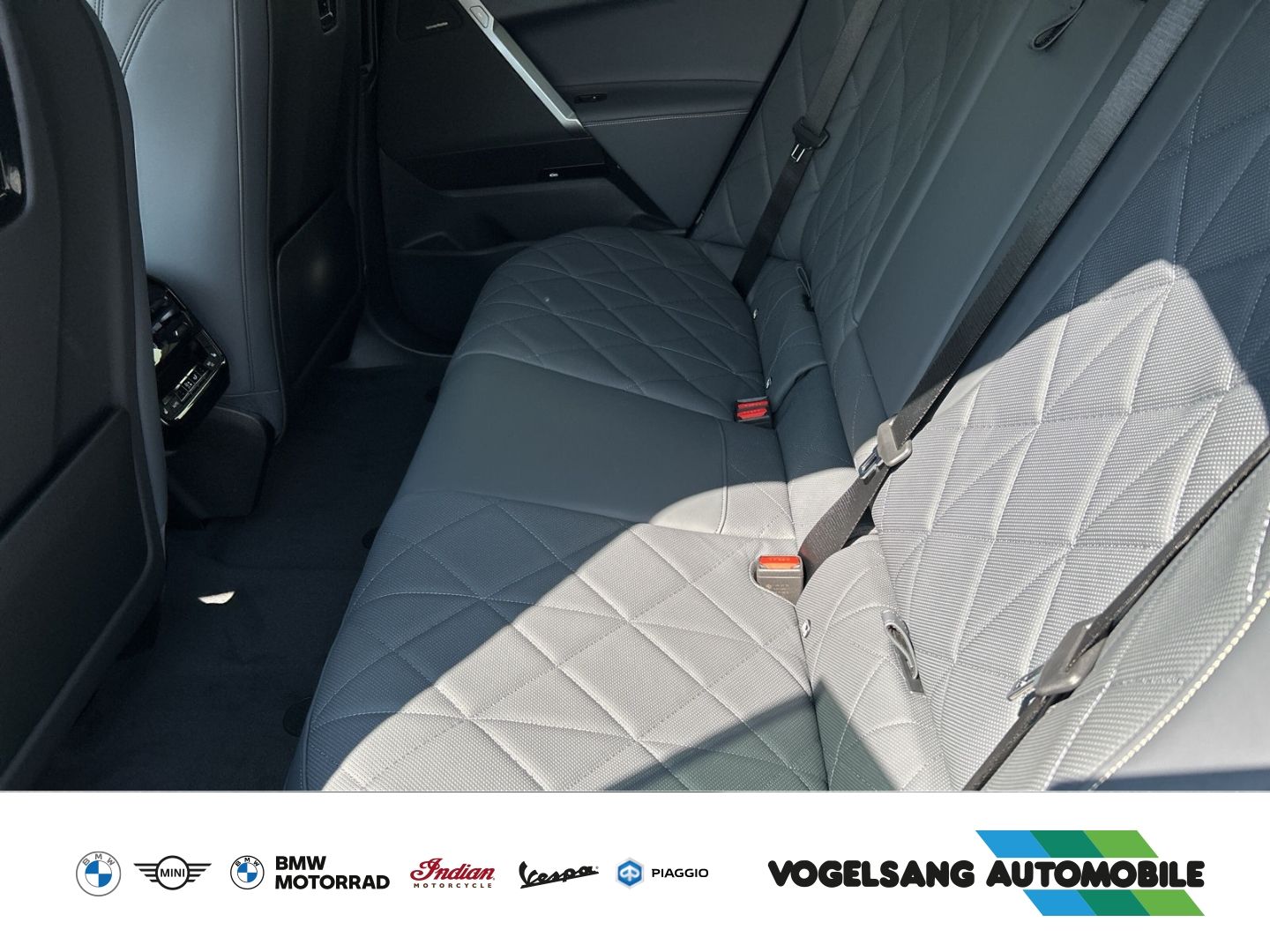 Fahrzeugabbildung BMW iX 60 M Sport Park-Assistent Sportpaket HUD Luft