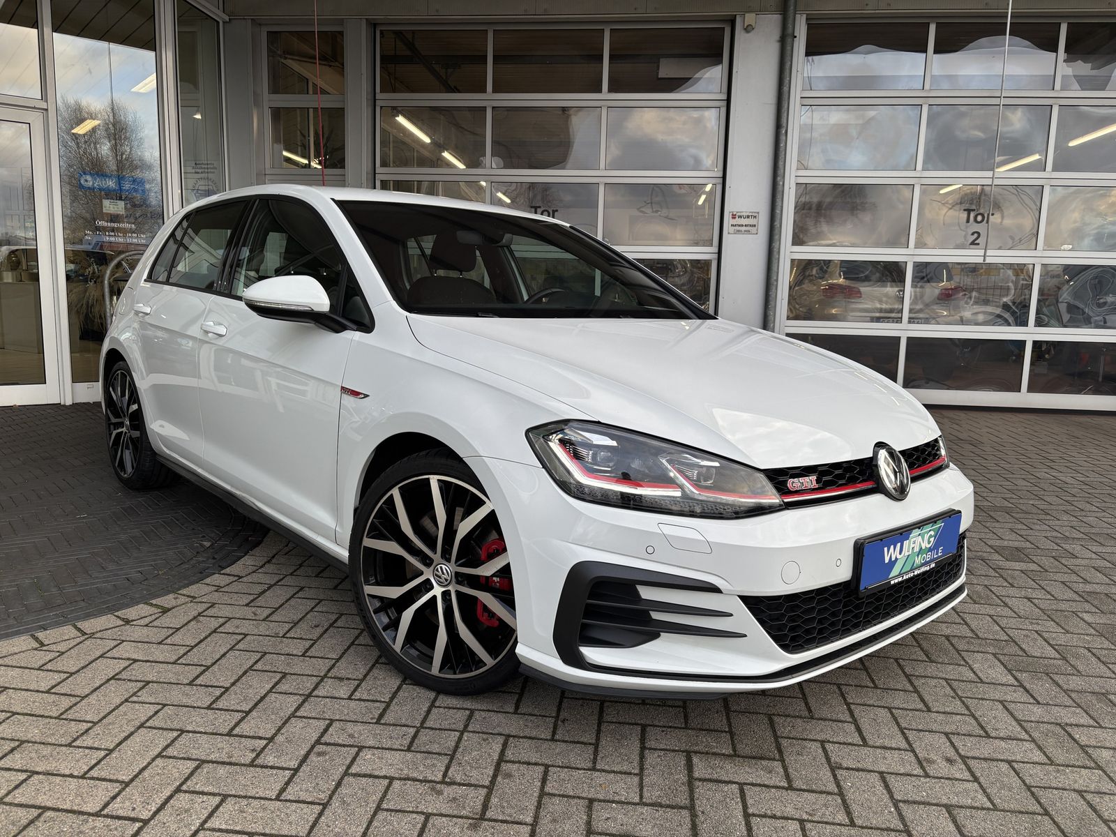 Volkswagen Golf GTI DSG Performance AHK ACC CAM LED CARPLAY imagem 3