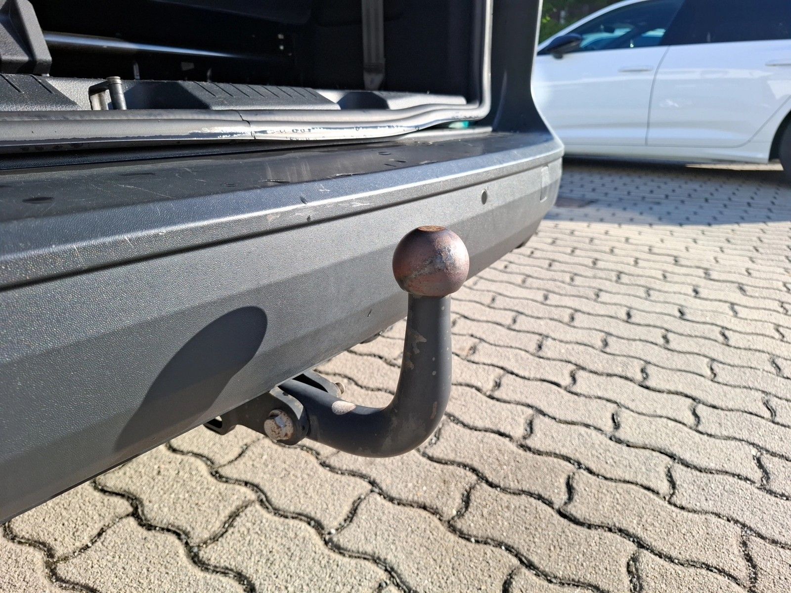 Fahrzeugabbildung Volkswagen Caddy Kombi TDI 7-Sitzer Klima GRA PDC SH