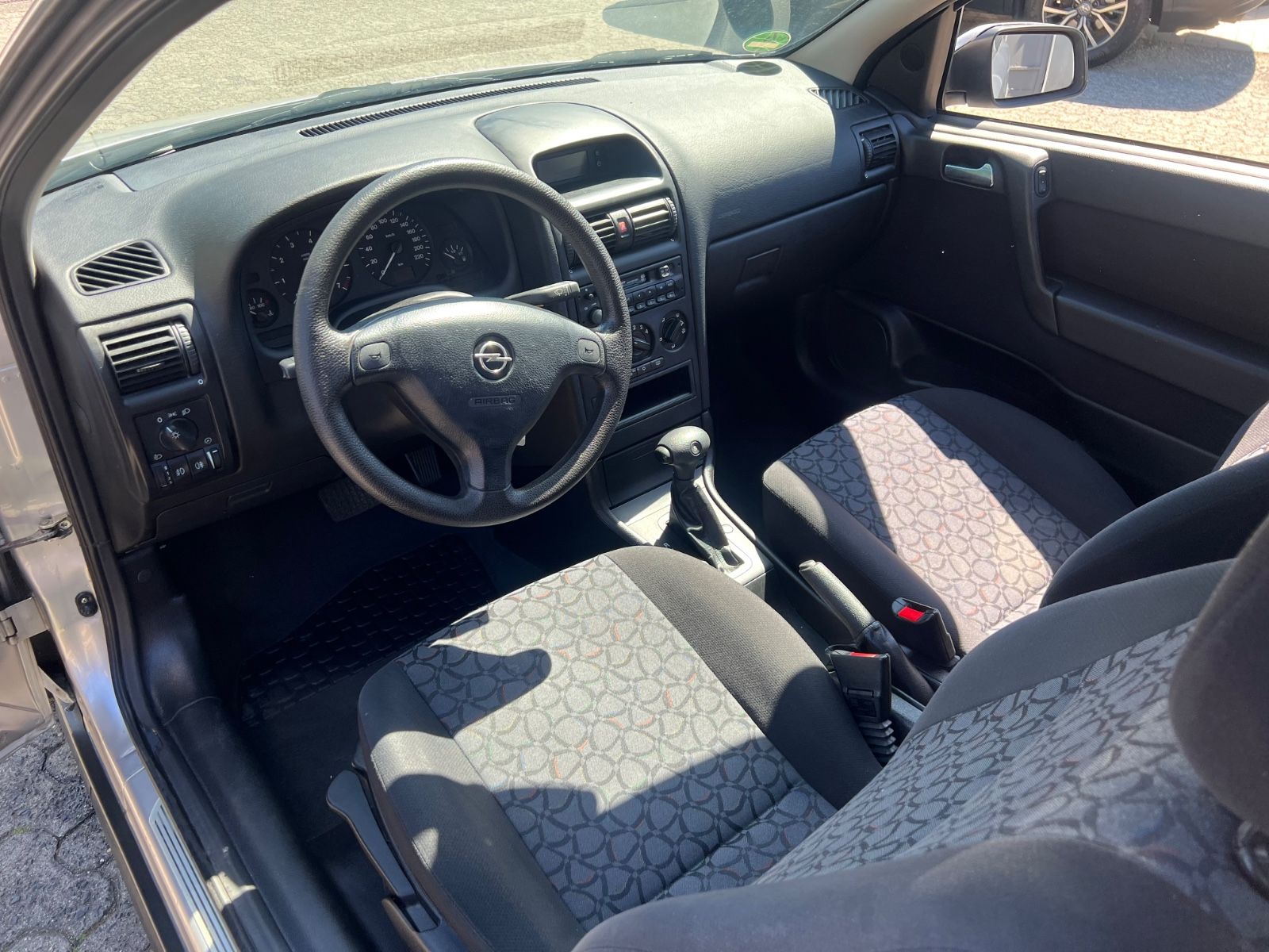 Fahrzeugabbildung Opel Astra 1.6 16V *WENIG KILOMETER* AUTOMATIK *