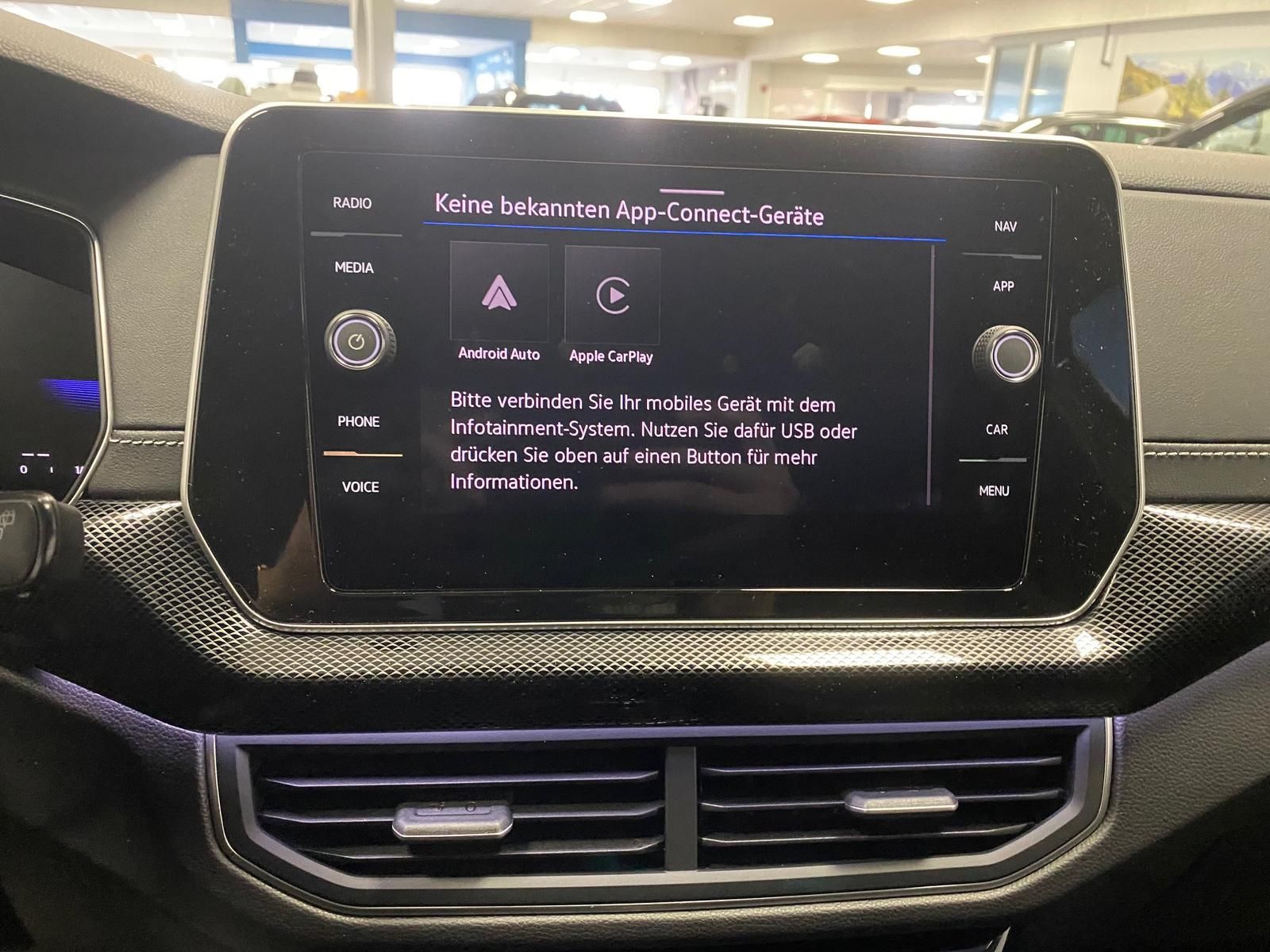 Fahrzeugabbildung Volkswagen T-Cross 1.5 TSI DSG BLACK STYLE R-Line+AHK+ACC++