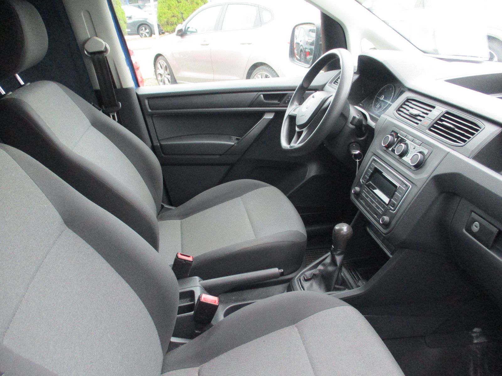 Fahrzeugabbildung Volkswagen Caddy Nfz 2.0 TDI  Motor neu !!!