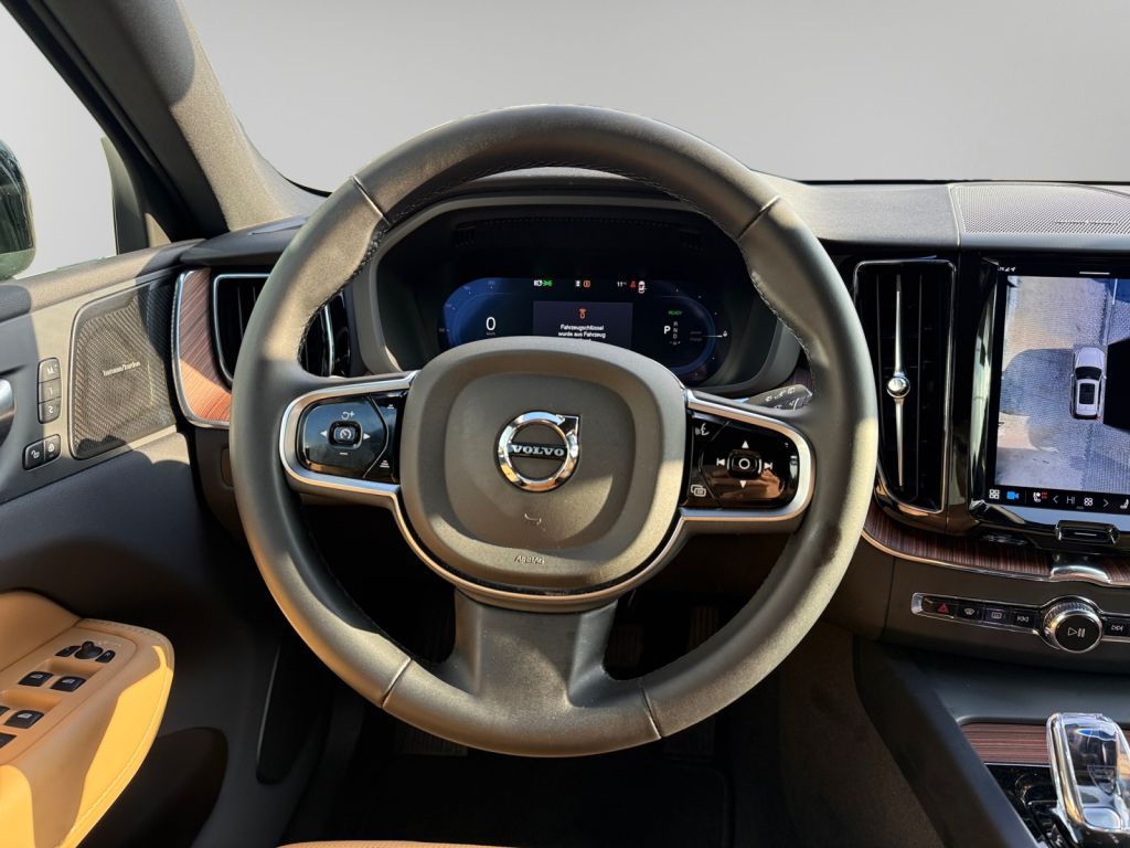 VOLVO XC60 T6 AWD Plug-in Hybrid Plus Bright Adaptives VOLVO XC60 T6 AWD Plug-in Hybrid Plus Bright Adaptives