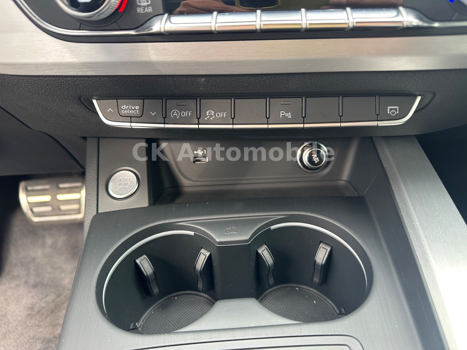 Fahrzeugabbildung Audi A4 Avant 40 TDI Quattro S-Line/Navi/LED/ACC