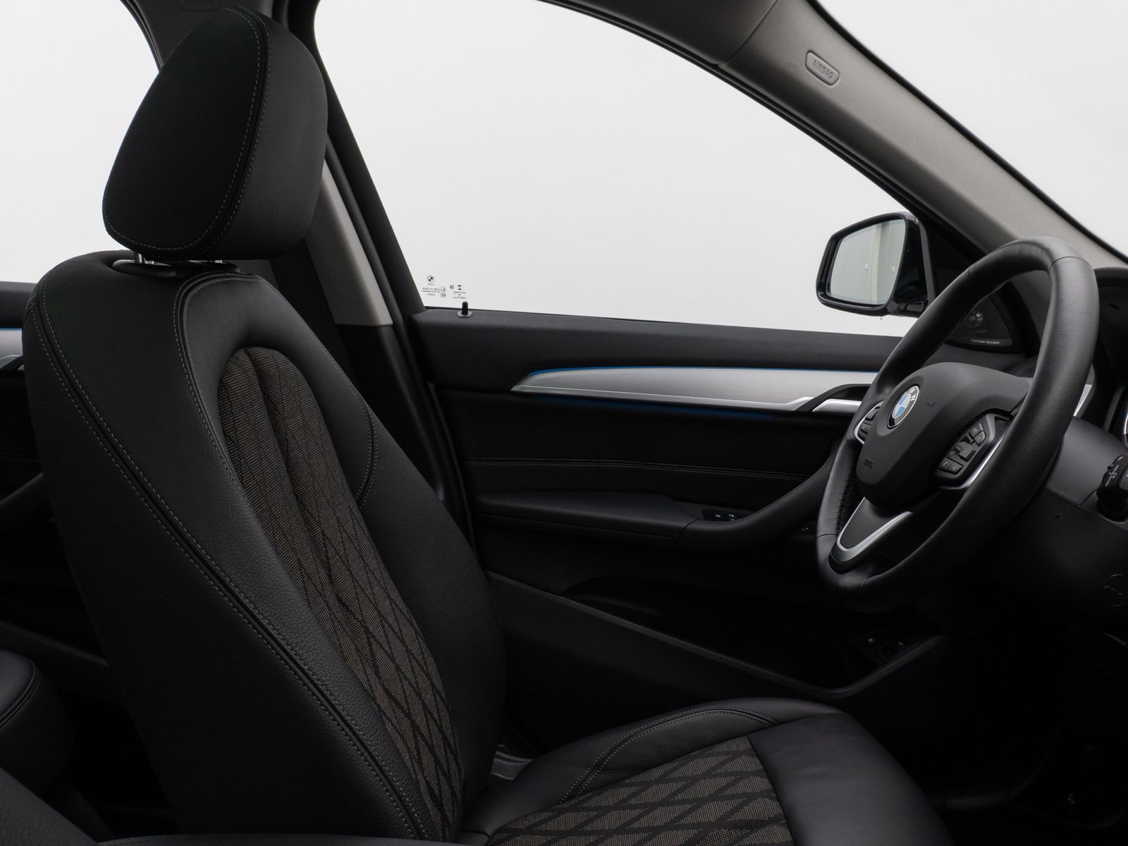 Fahrzeugabbildung BMW X1 xD25e xLine Panorama Kamera HUD DAB H/K AHK