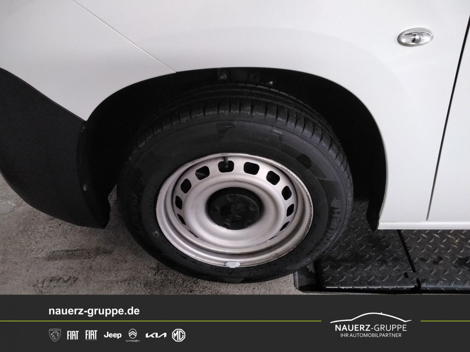 Fahrzeugabbildung Peugeot Partner Premium L1