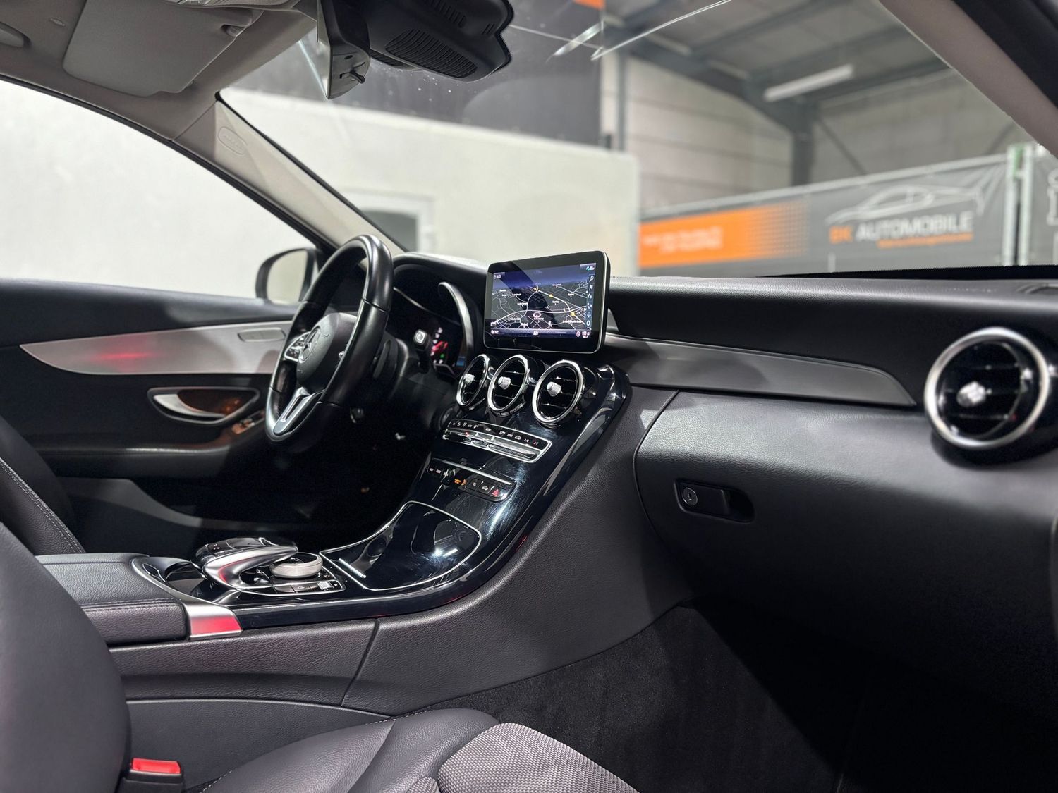 Fahrzeugabbildung Mercedes-Benz C 220 d 4Matic Avantgarde#Pano#LED#HUD#AHK#Kamer