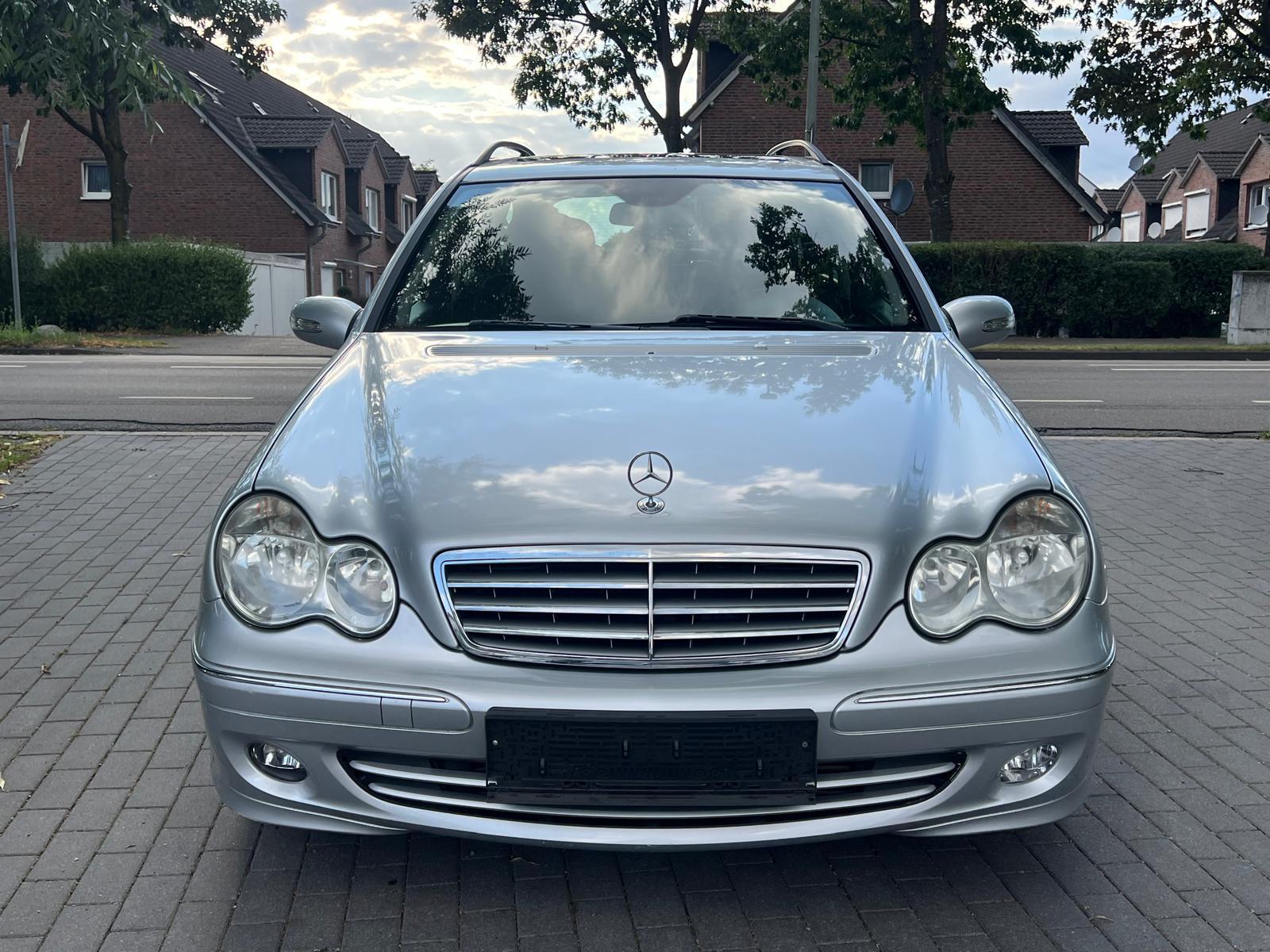 Mercedes-Benz C220 2006 — photo 17
