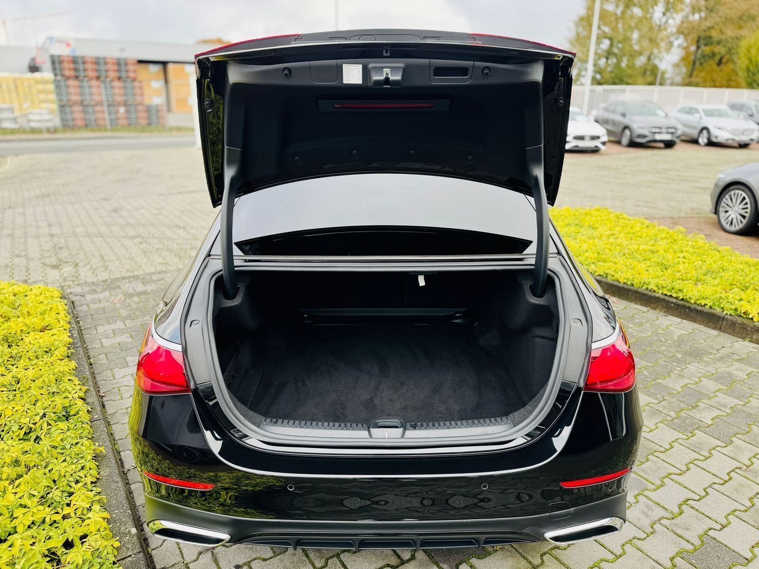 Fahrzeugabbildung Mercedes-Benz E 200 AMG Advanced NIGHT, RFK, Totw., LED, Winte