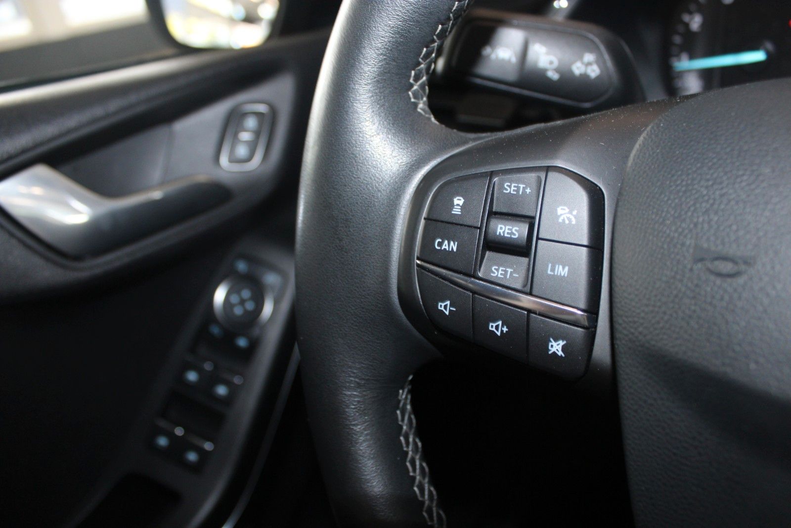 Fahrzeugabbildung Ford Fiesta ACTIVE PLUS 5T NAVI PANO B&O ACC WinterP