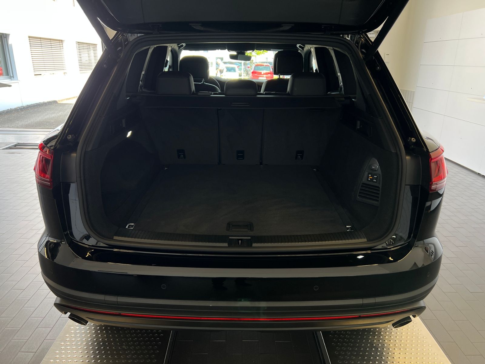 Fahrzeugabbildung Volkswagen Touareg 3.0 TDI 4MOTION *AHK, Luft, Leder, ACC,