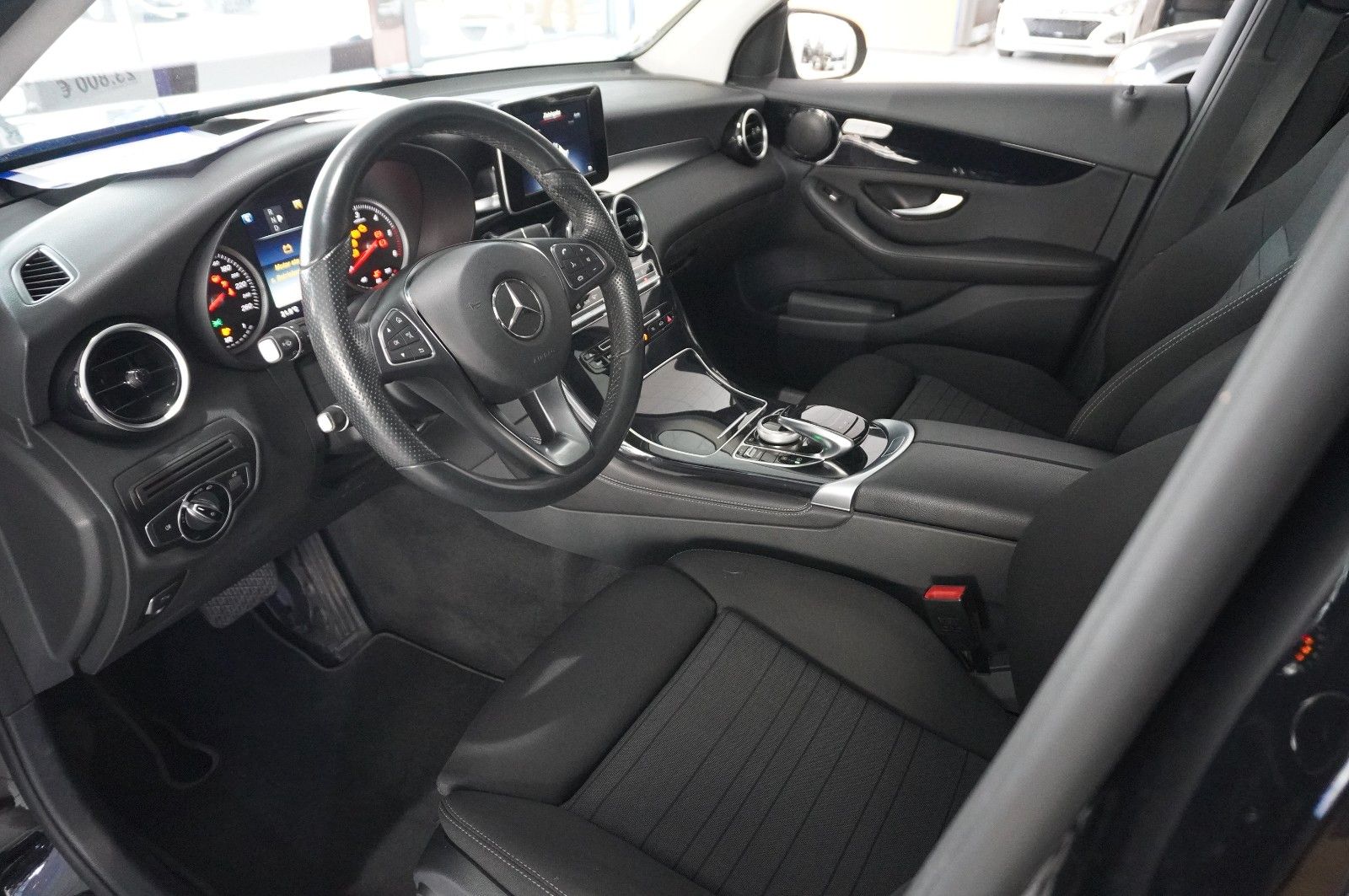 Fahrzeugabbildung Mercedes-Benz GLC 220D EXCLUSIVE 4-MATIC NAVI/LED/SHZ/TEMP/AHK