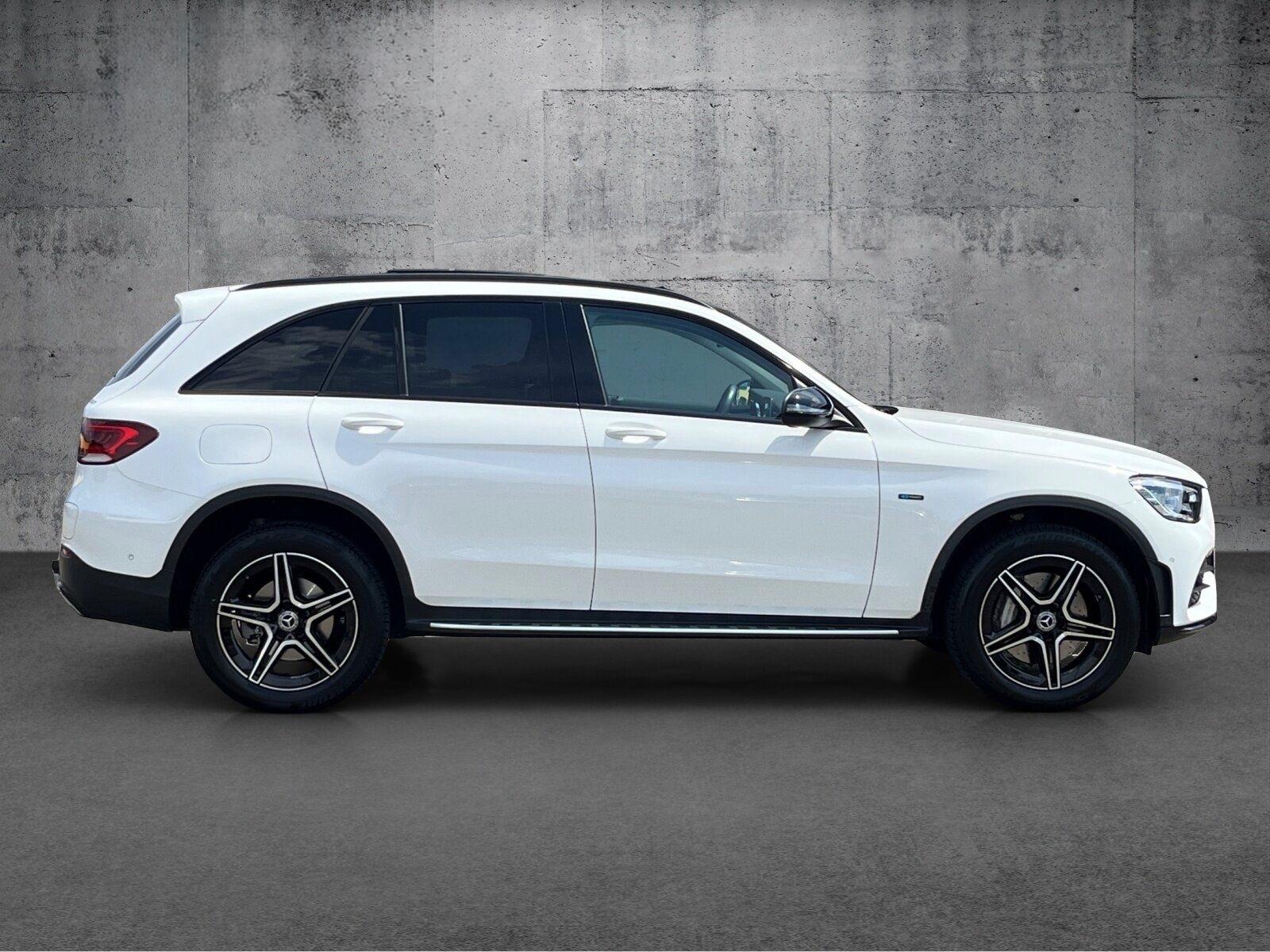 Mercedes-Benz GLC 300e 4MATIC*AMG-Line*Pano*Night*MBUX*LED*AHK