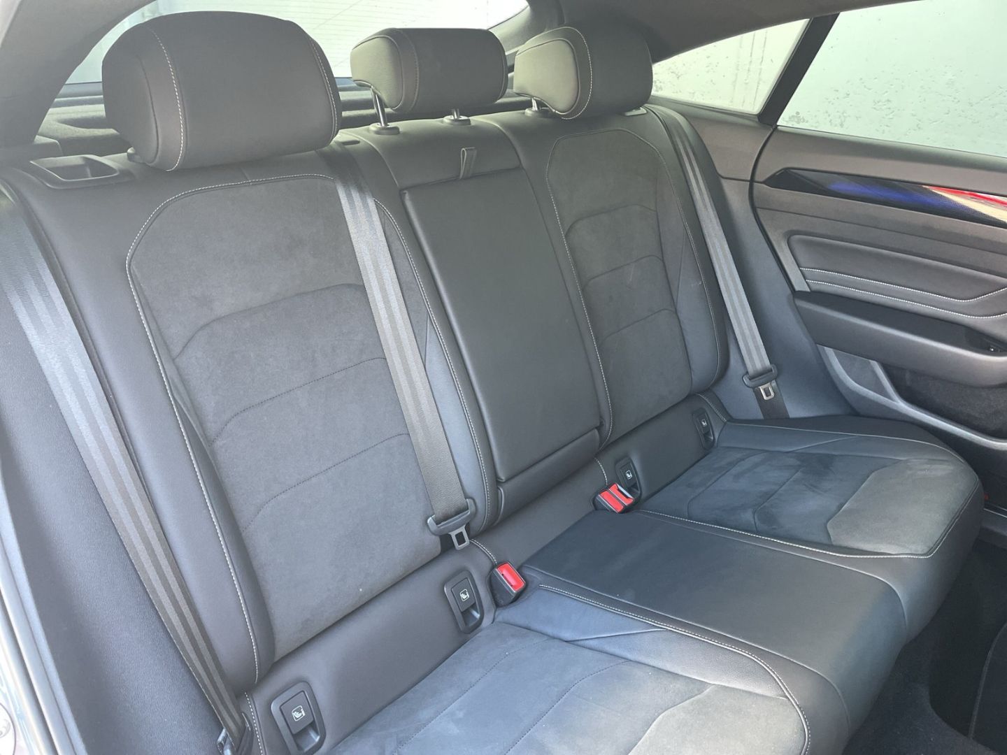 Arteon 2.0 TSI DSG R-Line AHK/DCC/Kamera/Keyless