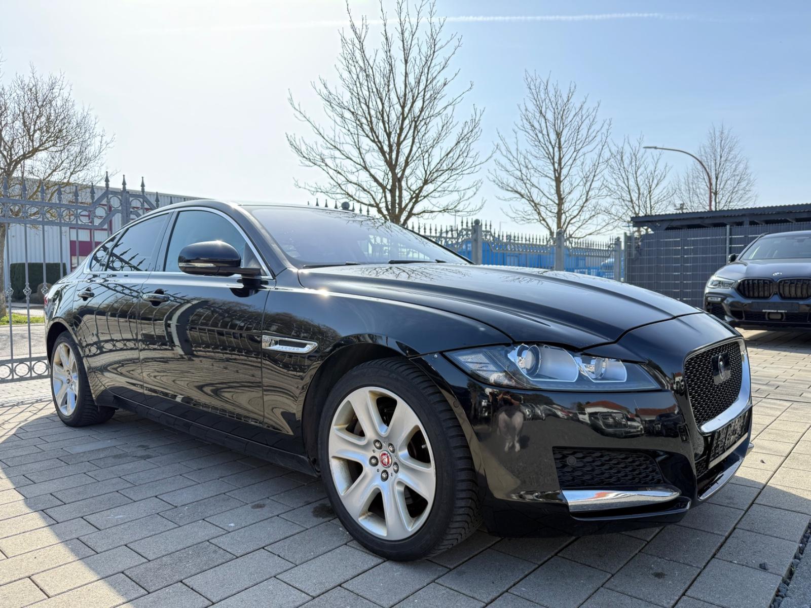 Jaguar XF*2.0*Pano*Head-Up*Kamera*ACC*Xenon*Leder*