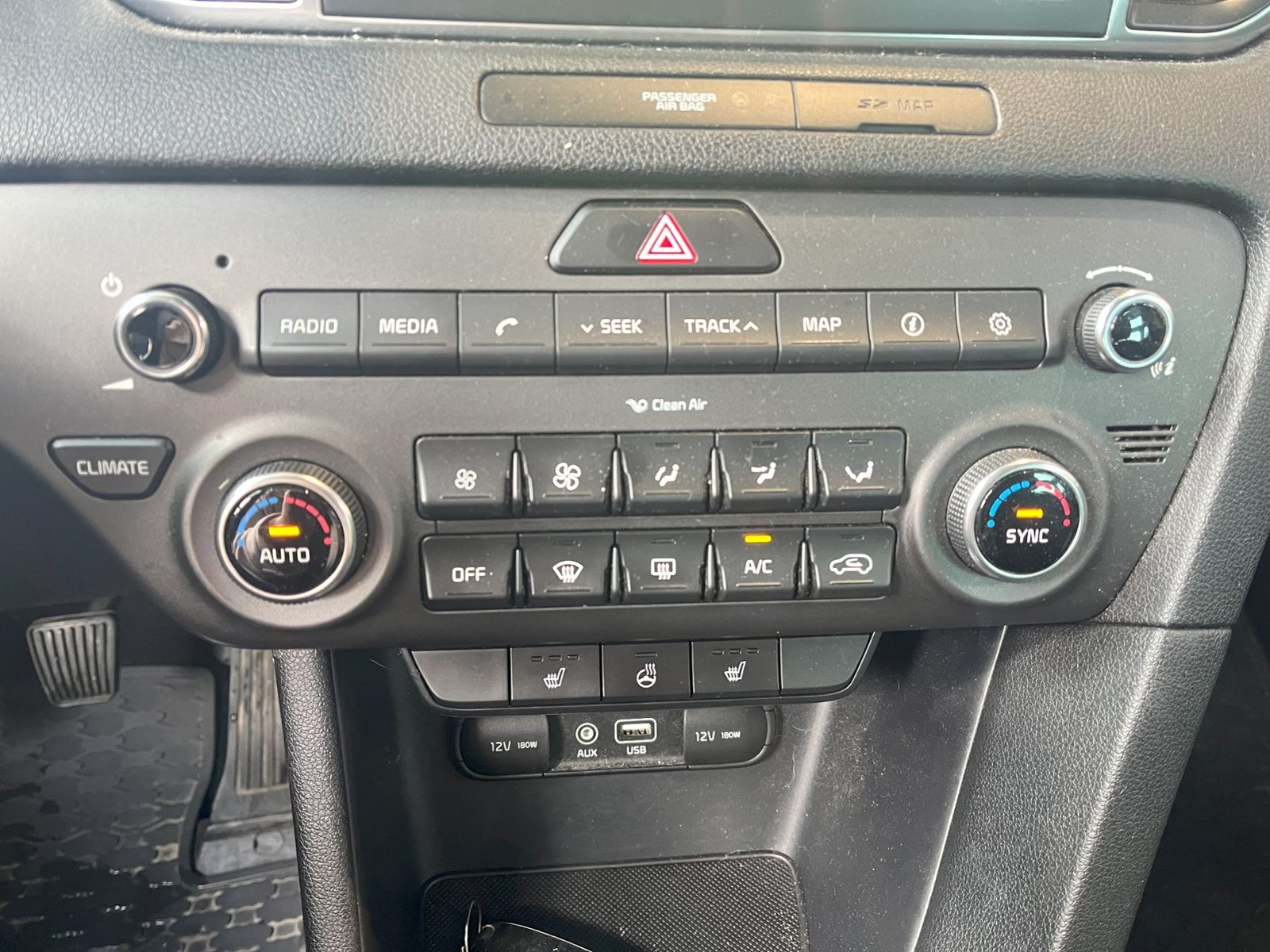 Fahrzeugabbildung Kia Sportage 2.0 CRDI AWD Spirit XEN NAV JBL 19"