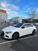 Mercedes-Benz A 250 e Limousine AMG Line