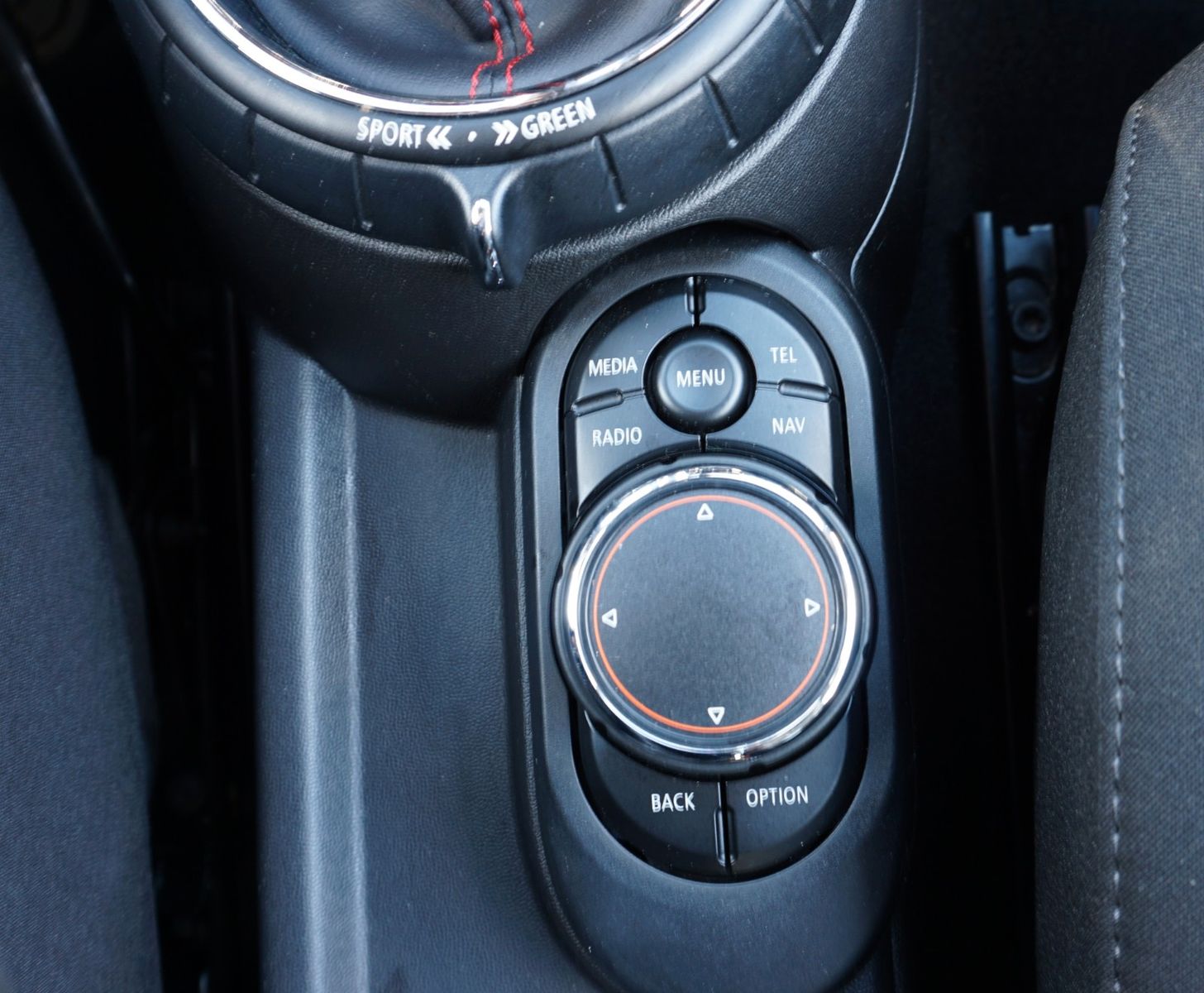 Fahrzeugabbildung MINI John Cooper Works LED,Navi,Harman&K,SH,PDC,SR+WR