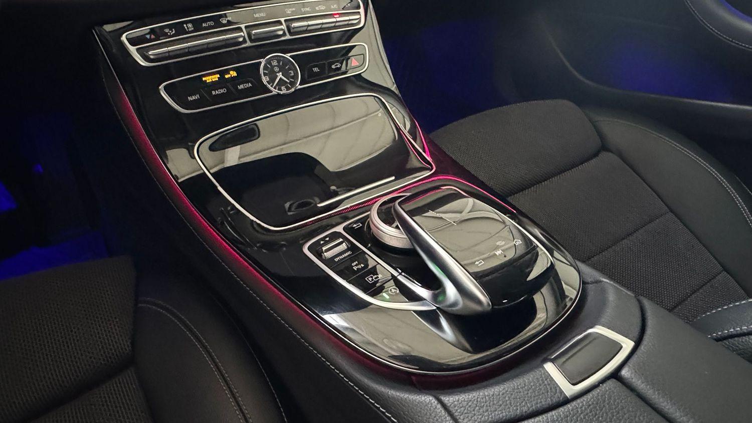 Mercedes-Benz E 220 E 220 d  Avantgarde LED/NAVI/CARPLAY