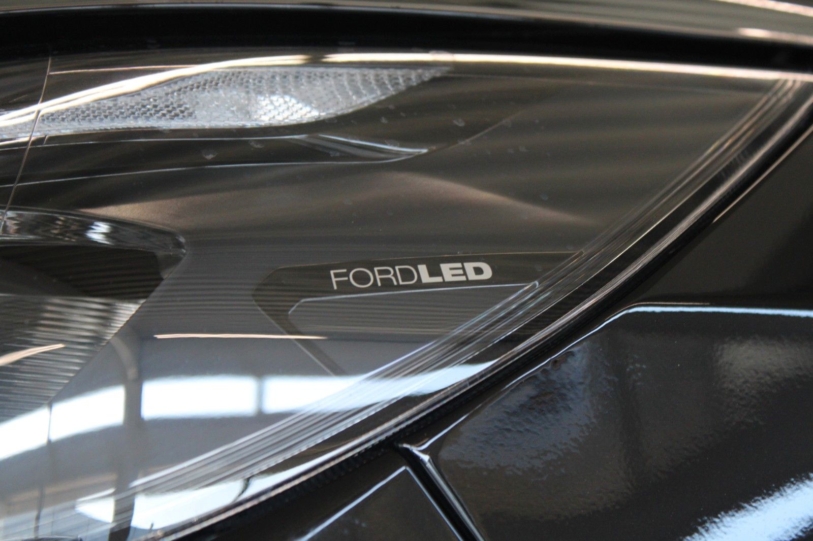 Fahrzeugabbildung Ford Tourneo Custom L1 8-Sitz Titanium Aut. LED STDHZ