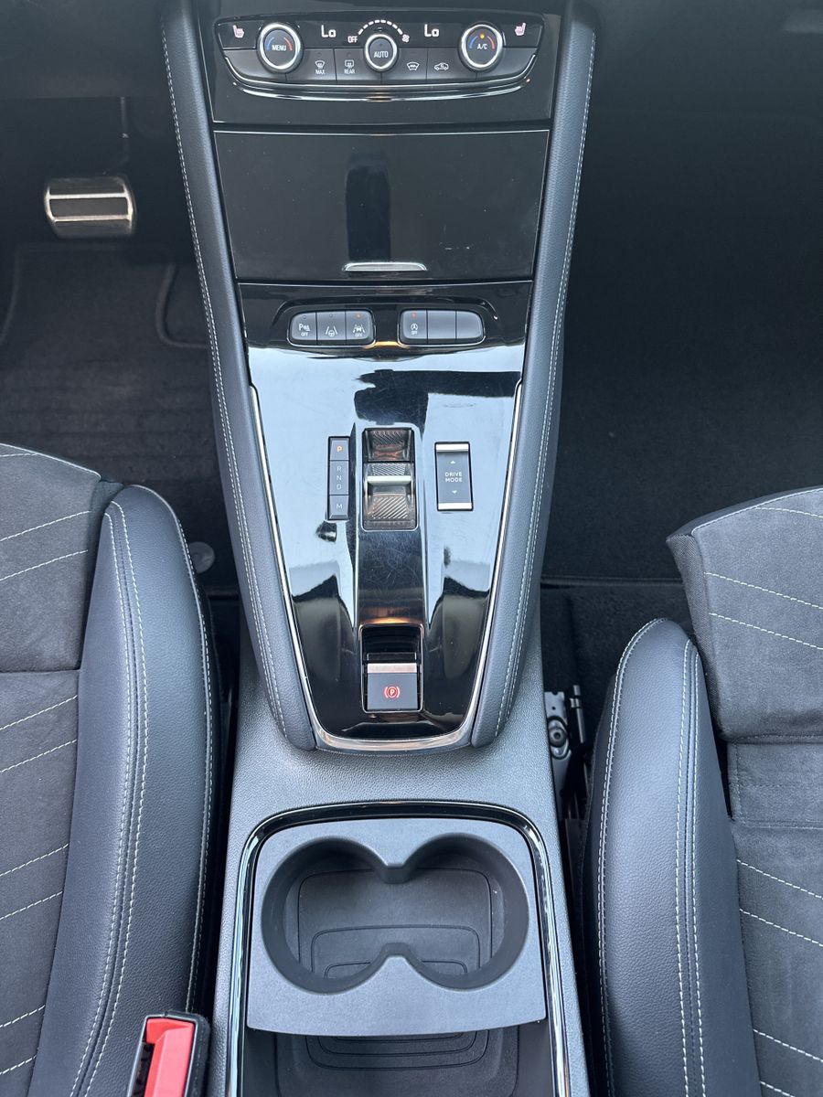 Fahrzeugabbildung Opel Grandland (X) 1.5 D Elegance NAV+MATRIX+ACC+AHK