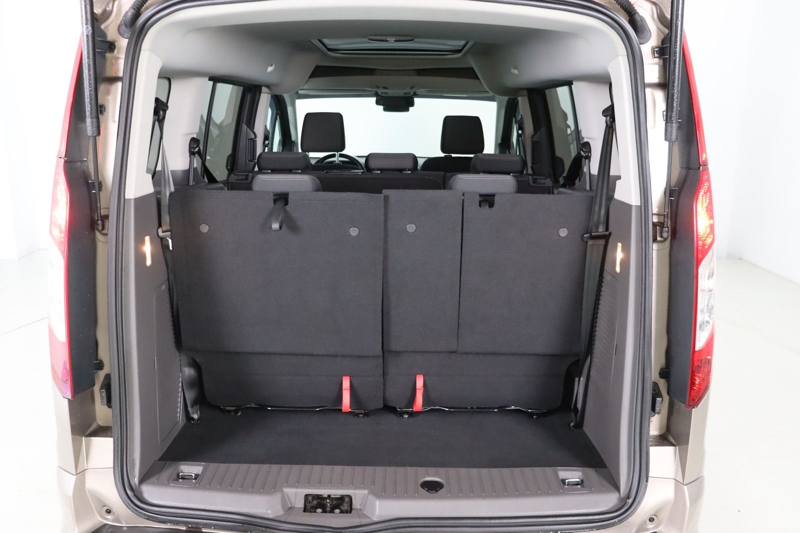 Fahrzeugabbildung Ford Grand Tourneo Connect 1.5 ECOBLUE Titanium