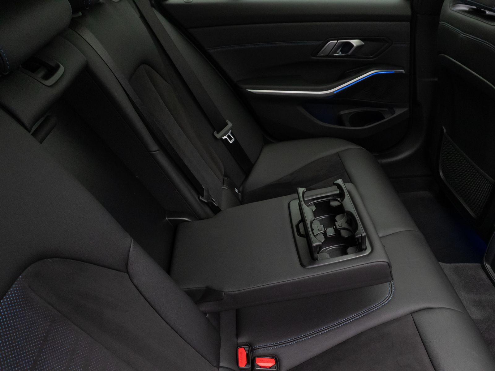 Fahrzeugabbildung BMW 320d xD M Sport Panorama Laser Kamera DAB HiFi