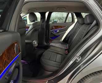 Fahrzeugabbildung Mercedes-Benz E 220d 4Matic Kamera Navi Sitzh Stop&Go Garantie