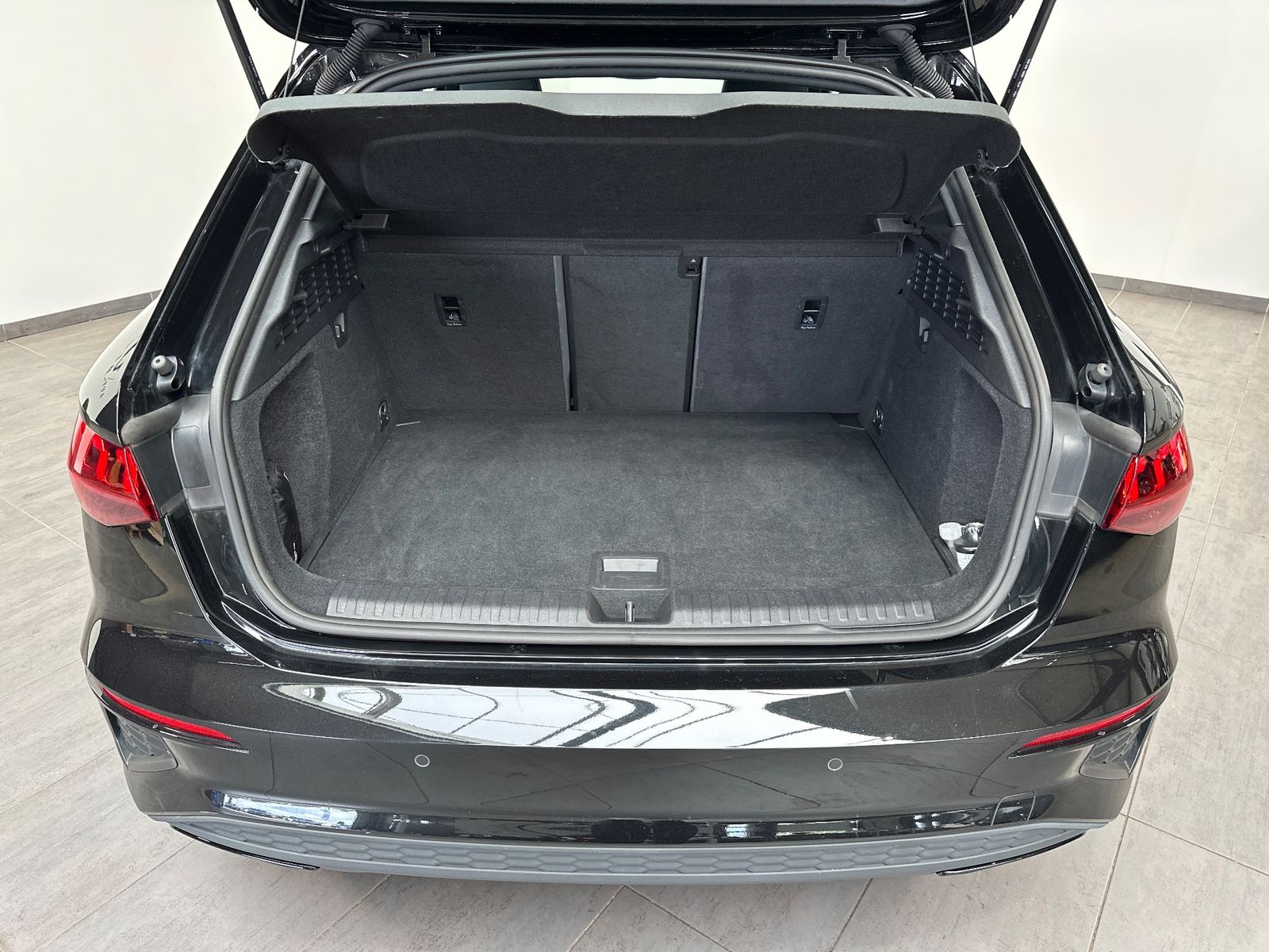 Fahrzeugabbildung Audi A3 SpB 35 TDI S-Line Black NAV+LED+HUD+KAM+B&O