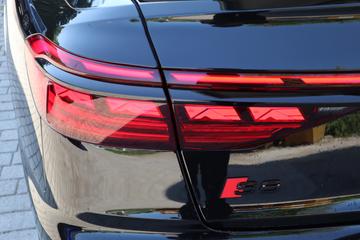 صورة مصغرة 19 لـ 2026 AUDI S8
