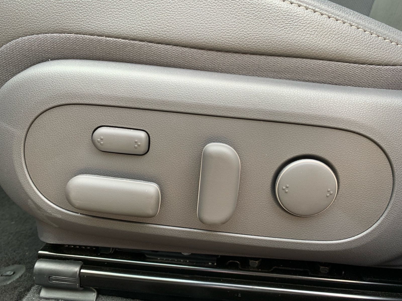Fahrzeugabbildung Hyundai KONA 1.6 GDI Prime Hybrid Sitz Paket BOSE