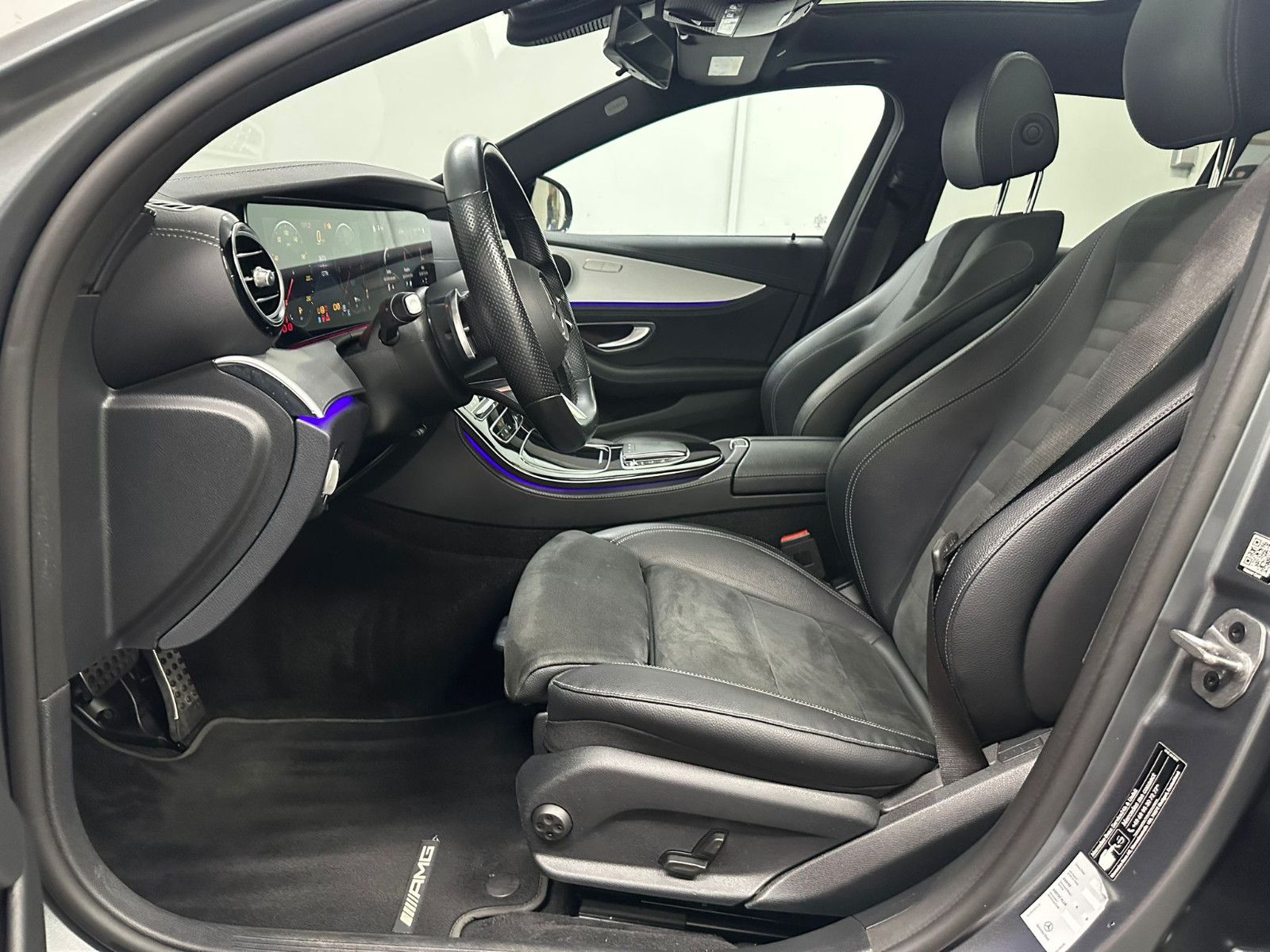 Fahrzeugabbildung Mercedes-Benz E 300 de 4MATIC T AMG-LINE*PANO*AHK*MAGNO