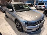 Volkswagen Tiguan Highline 4Motion AHK*Massage*LED*ACC*RFK - Volkswagen Tiguan: R