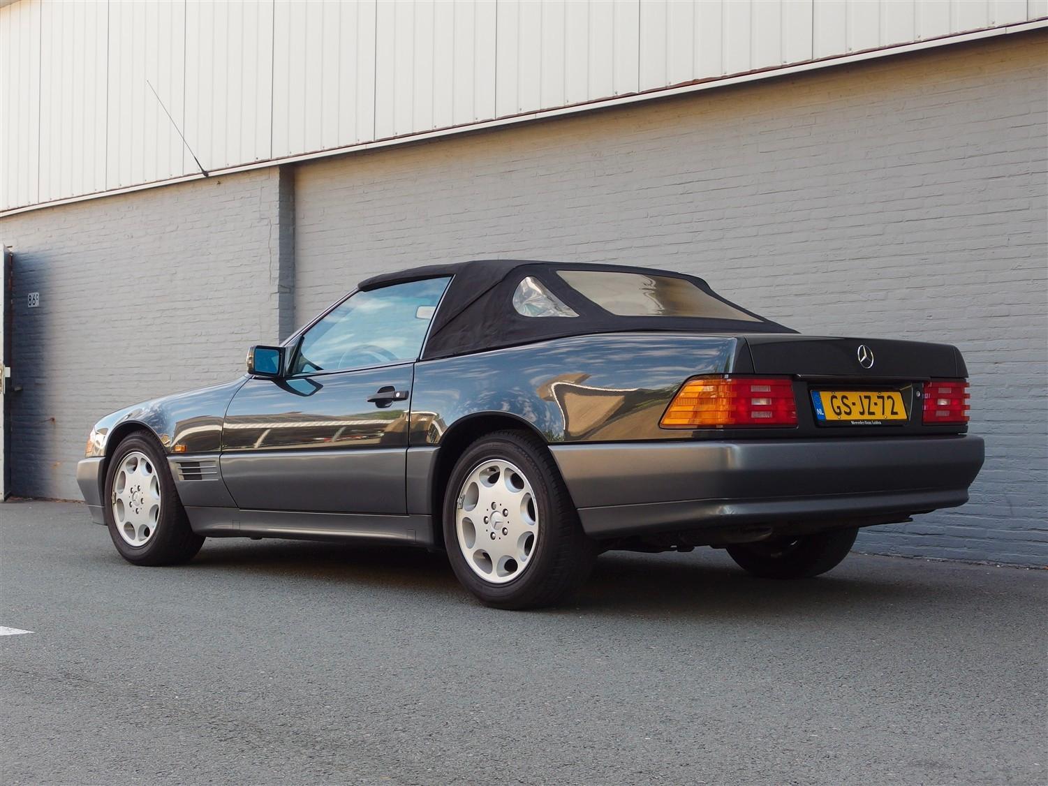 Mercedes-Benz SL 300 (2 Vorbesitzer & Schaltbetriebe)
