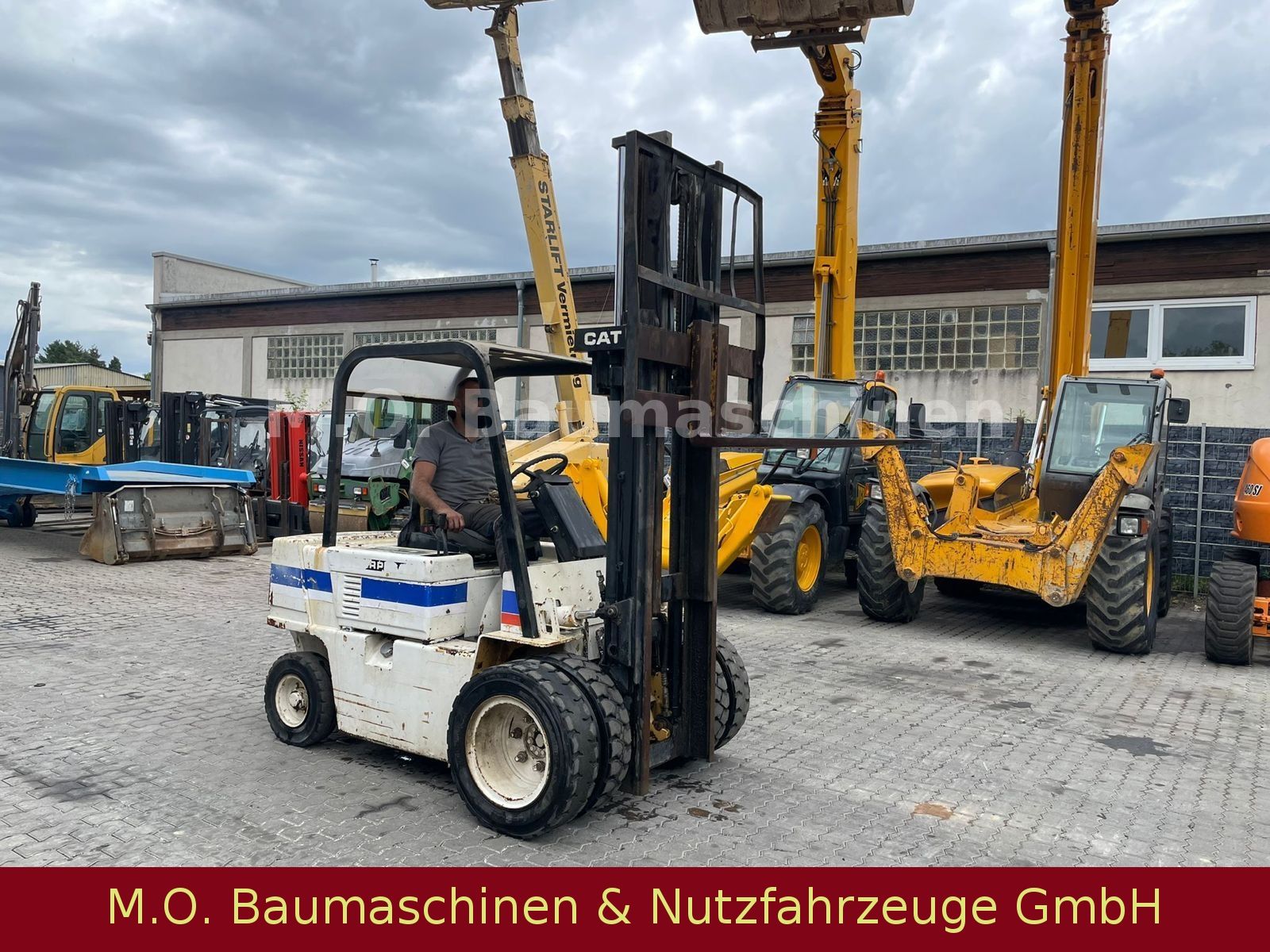 Fahrzeugabbildung CAT V 50 D / Duplex / Zwillingsbereift