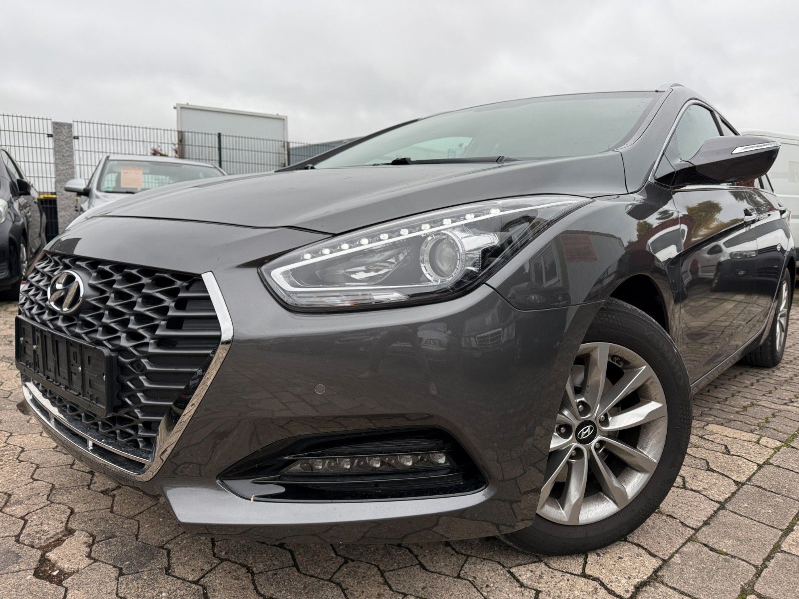 HYUNDAI i40