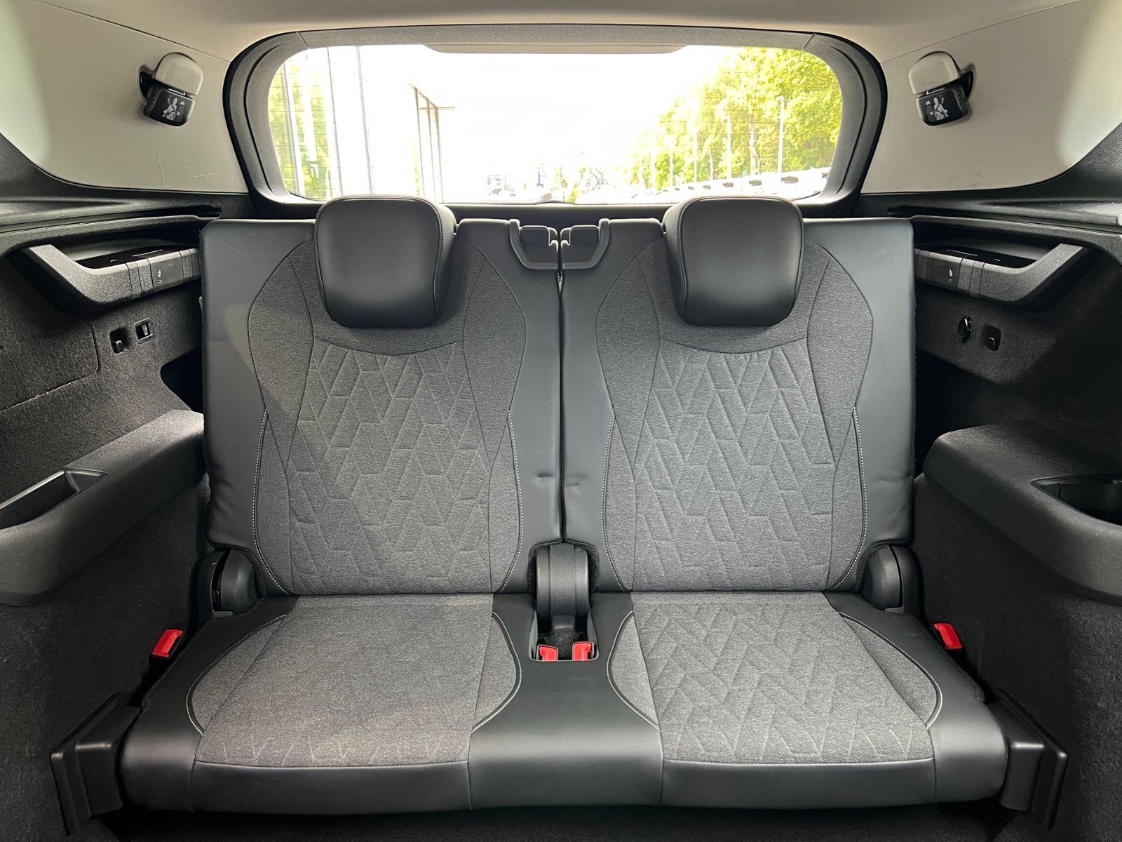 Fahrzeugabbildung Volkswagen Tayron Life 1.5 eTSI DSG *AHK,7-Sitzer,LED,ACC,K
