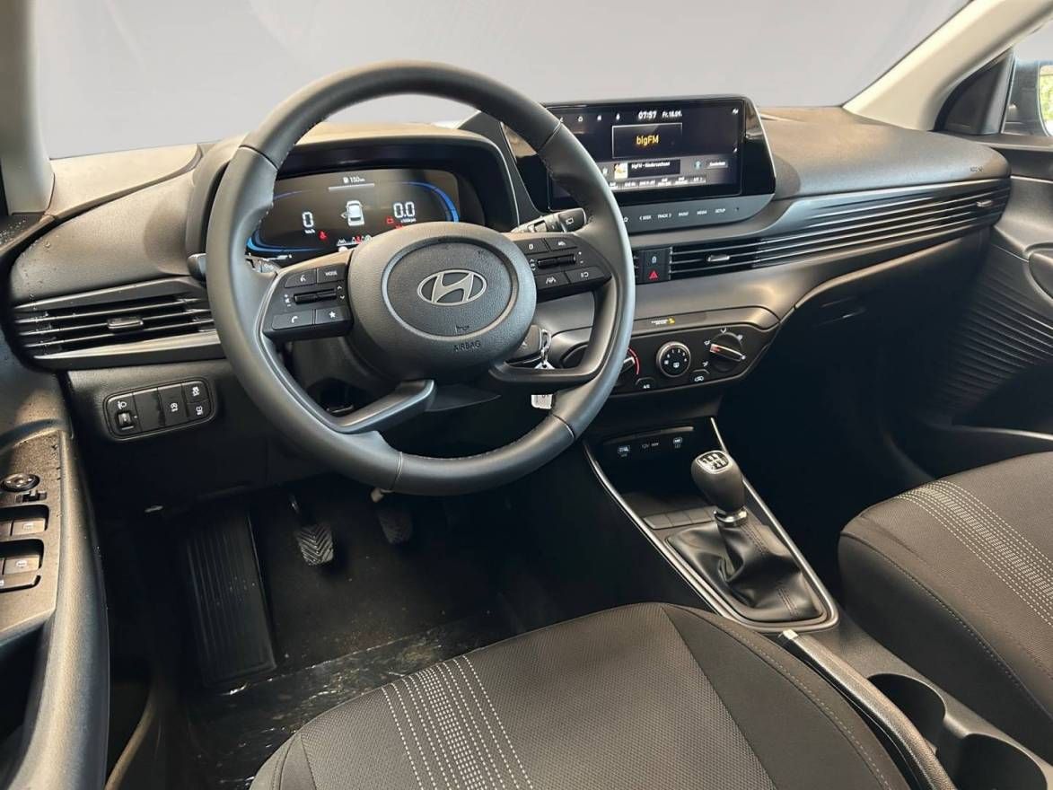 Fahrzeugabbildung Hyundai i20 Select Funktionspaket PDC Navi Rückfahrkamer