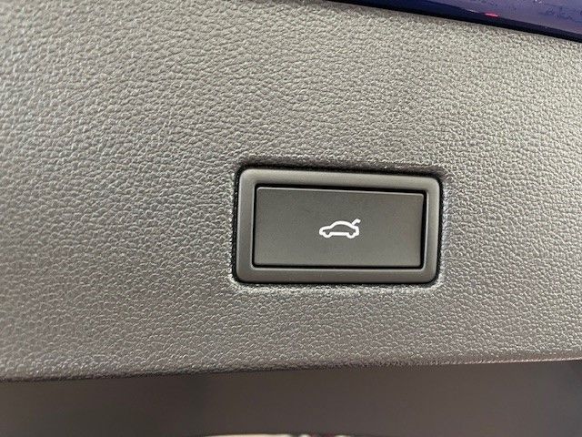 Fahrzeugabbildung Volkswagen T-Roc R 2.0 TSI 4Motion AHK Panodach Navi LED Bl