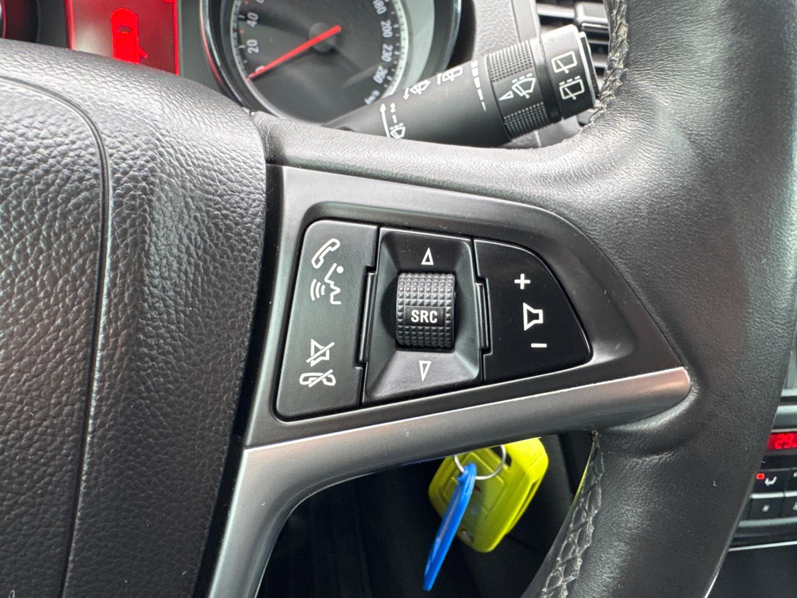 Opel Insignia 2012 — photo 28
