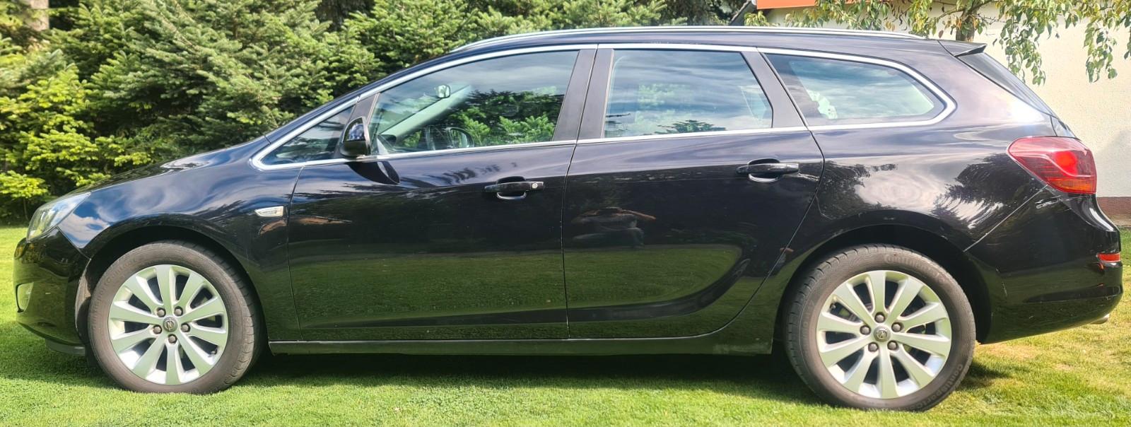 Opel Astra 2011 — photo 7