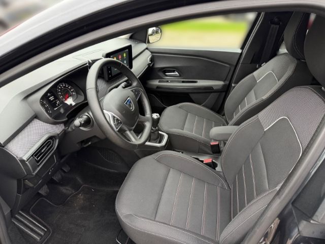 Fahrzeugabbildung Dacia Jogger Extreme+ 1.0 TCe 110 7-Sitzer Navi+SHZ+KA