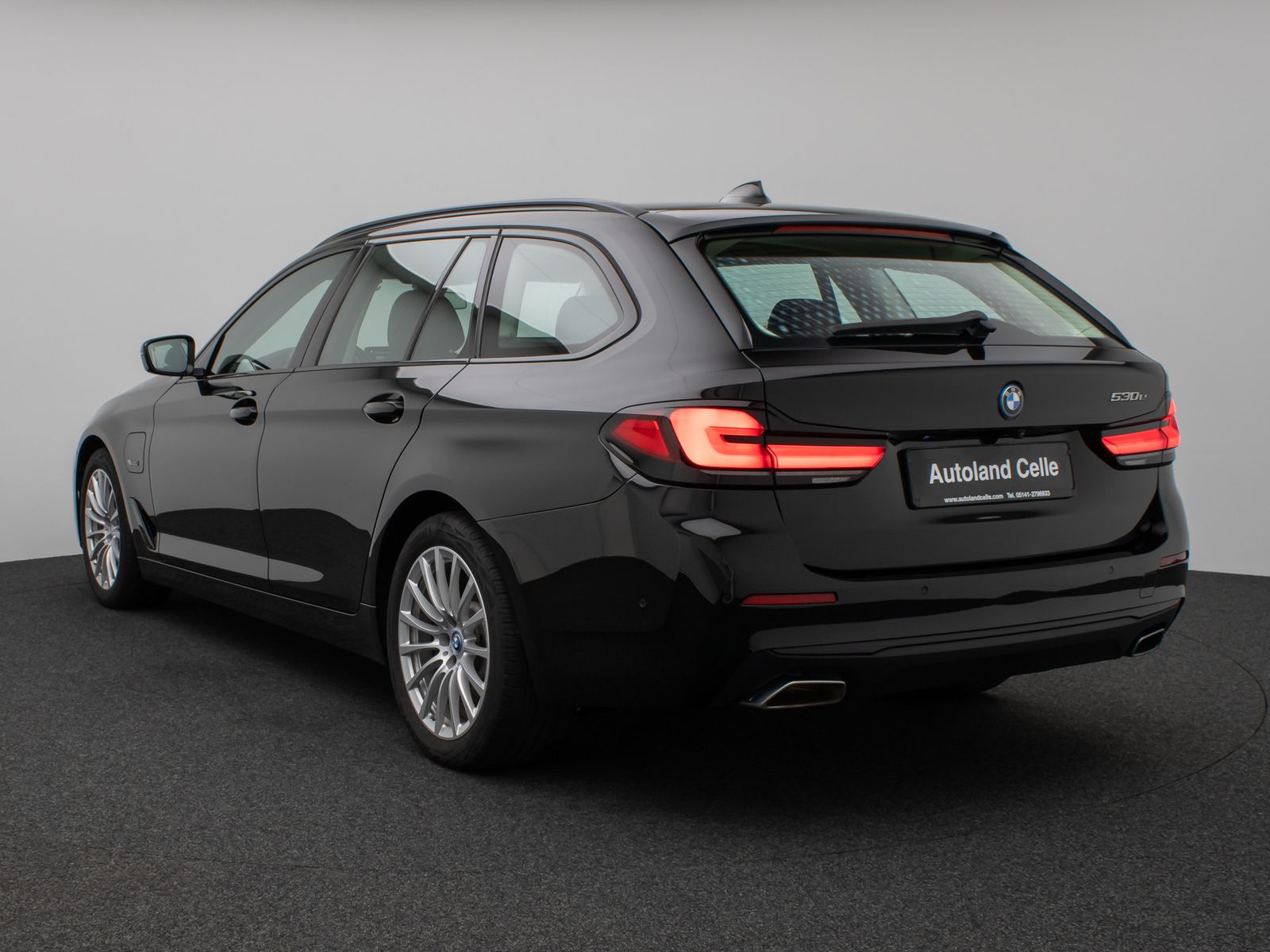 Fahrzeugabbildung BMW 530e Kamera DAB WLAN CockPitPro ACC Alarm LED